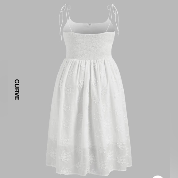 **NWT** Cider White Floral Maxi Dress - Picture 3 of 3